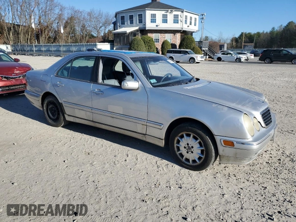 2001 Mercedes-Benz E-Class AWD with VIN WDBJF82J81X059893, listed as a Copart auction lot 80285554 with 156,713 mi miles and Clean Title. Bid and sale history available at carsss.com. Image 4.