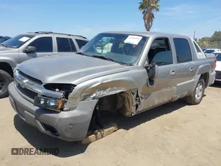 2002 Chevrolet Avalanche z VIN 3GNEC13T62G131044, wystawiony jako IAAI lot #42304494 z przebiegiem 378 090 mil mil oraz . Historia ofert i sprzedaży dostępna na DreamBid. Obrazek 2.