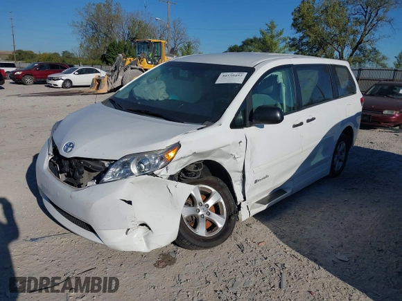 2012 Toyota Sienna with VIN 5TDZK3DC7CS270240, listed as a IAAI auction lot 40539452 with 92,738 mi miles. Bid and sale history available at carsss.com. Image 19.