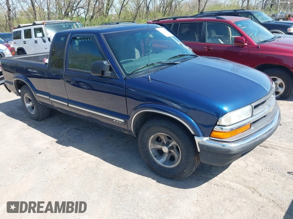 2002 Chevrolet S-10 LS with VIN 1GCCS19W328199974, listed as a IAAI auction lot 41986953 with 194,097 mi miles. Bid and sale history available at carsss.com. Image 1.
