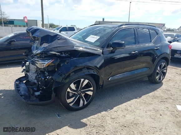 2025 Volvo XC40 Ultimate Dark Theme with VIN YV4L12UM1S2518271, listed as a IAAI auction lot 41688129 with 553 mi miles. Bid and sale history available at carsss.com. Image 2.