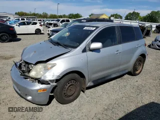 2005 Scion xA z VIN JTKKT604850091542, wystawiony jako Copart lot #49348475 z przebiegiem 145 318 mil mil oraz Szkody całkowita. Historia ofert i sprzedaży dostępna na DreamBid. Obrazek 1.