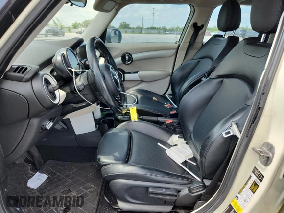 2015 MINI Hardtop 4 Door S z VIN WMWXU3C50F2B56953, wystawiony jako Copart lot #58579615 z przebiegiem Nie podano mil oraz Szkoda całkowita • Salvage title. Historia ofert i sprzedaży dostępna na DreamBid. Obrazek 7.