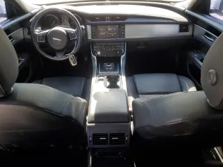 2018 Jaguar XF 25t with VIN SAJBR4FX1JCY61635, listed as a Copart auction lot 42906215 with 68,144 mi miles and Salvage Title. Bid and sale history available at DreamBid. Image 8.