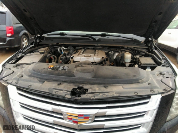 2015 Cadillac Escalade Platinum with VIN 1GYS4PKJ9FR745825, listed as a IAAI auction lot 41201715 with 133,363 mi miles. Bid and sale history available at carsss.com. Image 10.
