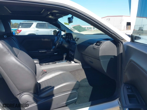 2013 Dodge Challenger SXT with VIN 2C3CDYAG6DH737253, listed as a IAAI auction lot 40615411 with 133,973 mi miles. Bid and sale history available at carsss.com. Image 5.