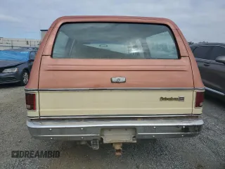1977 Chevrolet Suburban z VIN CCL167F144344, wystawiony jako Copart lot #78394504 z przebiegiem 73 322 mil mil oraz Szkoda całkowita • Salvage title. Historia ofert i sprzedaży dostępna na DreamBid. Obrazek 6.