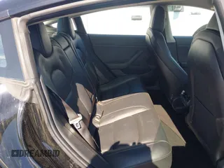 2018 Tesla Model 3 Long Range Battery z VIN 5YJ3E1EA9JF123109, wystawiony jako IAAI lot #42038158 z przebiegiem 133 361 mil mil oraz . Historia ofert i sprzedaży dostępna na DreamBid. Obrazek 8.