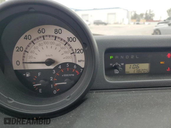 2005 Scion xB z VIN JTLKT324350215711, wystawiony jako Copart lot #54744755 z przebiegiem 178 205 mil mil oraz Szkody całkowita. Historia ofert i sprzedaży dostępna na DreamBid. Obrazek 9.
