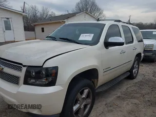 2009 Chevrolet Tahoe LTZ z VIN 1GNFK33089R218771, wystawiony jako IAAI lot #41789581 z przebiegiem 209 247 mil mil oraz . Historia ofert i sprzedaży dostępna na DreamBid. Obrazek 2.