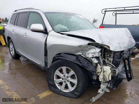 2013 Toyota Highlander with VIN 5TDZK3EH4DS103474, listed as a IAAI auction lot 41582903 with 136,596 mi miles. Bid and sale history available at carsss.com. Image 1.