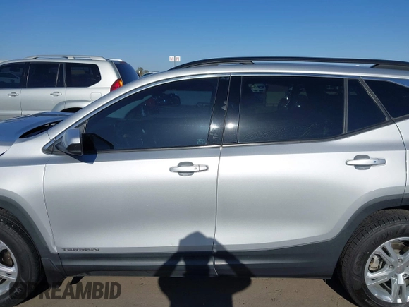 2020 GMC Terrain SLE with VIN 3GKALTEV2LL136210, listed as a IAAI auction lot 42135411 with 85,722 mi miles. Bid and sale history available at carsss.com. Image 14.