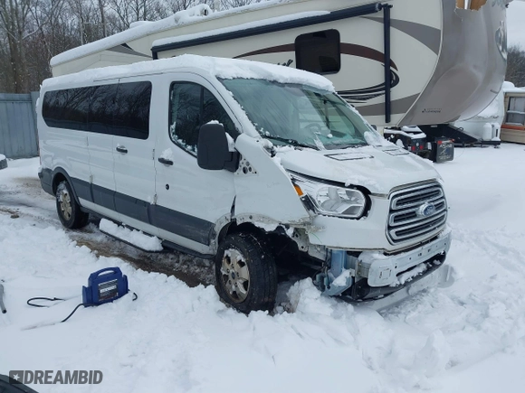 2018 Ford Transit Wagon XL with VIN 1FBZX2ZG2JKB04207, listed as a IAAI auction lot 41440996 with 126,256 mi miles. Bid and sale history available at carsss.com. Image 1.