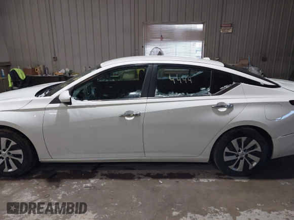 2019 Nissan Altima 2.5 S with VIN 1N4BL4BV1KC129923, listed as a IAAI auction lot 41894444 with 135,159 mi miles. Bid and sale history available at carsss.com. Image 14.