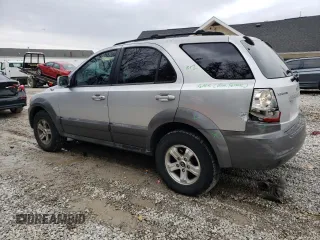2005 Kia Sorento LX z VIN KNDJC733955455370, wystawiony jako Copart lot #47553645 z przebiegiem 195 471 mil mil oraz Szkoda całkowita • Salvage title. Historia ofert i sprzedaży dostępna na DreamBid. Obrazek 2.