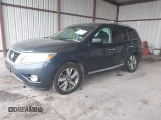 2014 Nissan Pathfinder S with VIN 5N1AR2MNXEC686612, listed as a IAAI auction lot 41603092 with 195,137 mi miles. Bid and sale history available at carsss.com. Image 2.