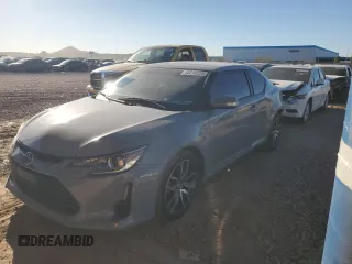 2016 Scion tC z VIN JTKJF5C79GJ025159, wystawiony jako Copart lot #46810525 z przebiegiem 71 828 mil mil oraz Szkody całkowita. Historia ofert i sprzedaży dostępna na DreamBid. Obrazek 1.