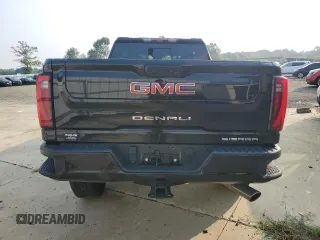 2024 GMC Sierra 3500HD Denali z VIN 1GT49WE72RF110266, wystawiony jako Copart lot #66869744 z przebiegiem 67 981 mil mil oraz Szkody całkowita. Historia ofert i sprzedaży dostępna na DreamBid. Obrazek 6.