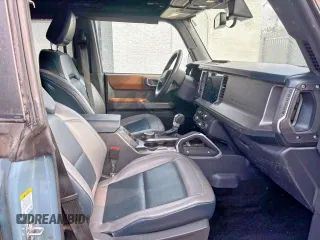 2022 Ford Bronco с VIN 1FMEE5DP3NLB62749, выставлен на аукционе Copart как лот 58267595 с пробегом 59 444 миль миль и Списание • Salvage title. История ставок и продаж доступна на DreamBid. Изображение 5.