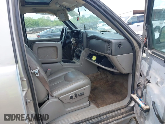 2005 Chevrolet Suburban Z71 with VIN 3GNFK16Z15G258117, listed as a IAAI auction lot 42178365 with 237,271 mi miles and . Bid and sale history available at DreamBid. Image 5.