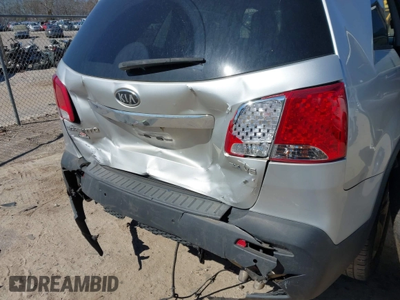 2013 Kia Sorento EX with VIN 5XYKU4A24DG390573, listed as a IAAI auction lot 41628998 with 137,145 mi miles and . Bid and sale history available at carsss.com. Image 6.