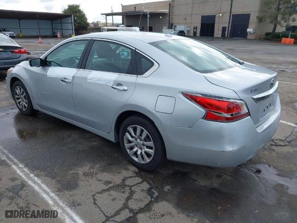 2015 Nissan Altima 2.5 S with VIN 1N4AL3APXFN885317, listed as a IAAI auction lot 41582772 with 189,607 mi miles. Bid and sale history available at carsss.com. Image 3.