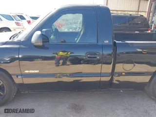 2002 Chevrolet Silverado 1500 with VIN 1GCEC14W32Z105146, listed as a IAAI auction lot 41778514 with 218,276 mi miles. Bid and sale history available at carsss.com. Image 6.