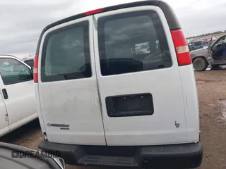 2013 Chevrolet Express Cargo z VIN 1GCWGFBA5D1110640, wystawiony jako IAAI lot #42177906 z przebiegiem 204 672 mil mil oraz . Historia ofert i sprzedaży dostępna na DreamBid. Obrazek 17.