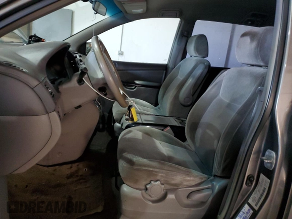 2004 Toyota Sienna with VIN 5TDZA29C24S020556, listed as a Copart auction lot 49526725 with 243,468 mi miles and Clean Title. Bid and sale history available at DreamBid. Image 7.