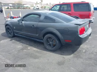 2007 Ford Mustang Deluxe with VIN 1ZVFT80N275219256, listed as a IAAI auction lot 41932447 with Not Provided miles. Bid and sale history available at carsss.com. Image 3.