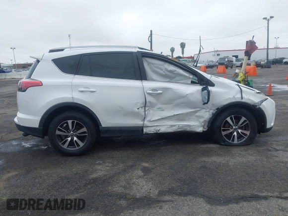 2018 Toyota RAV4 XLE with VIN 2T3WFREV0JW452030, listed as a IAAI auction lot 41915411 with 1 mi miles. Bid and sale history available at carsss.com. Image 14.