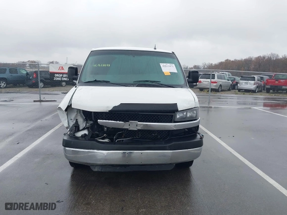 2012 Chevrolet Express Passenger 1LT with VIN 1GAZG1FG2C1158103, listed as a IAAI auction lot 40811071 with 264,063 mi miles. Bid and sale history available at carsss.com. Image 13.