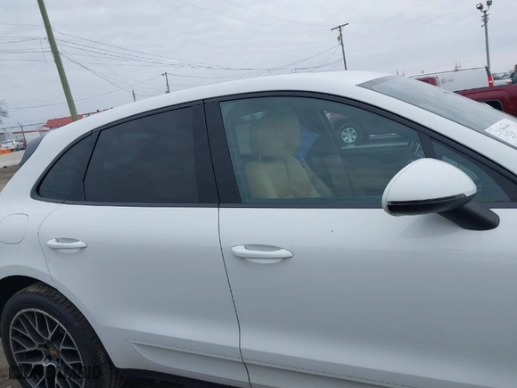 2018 Porsche Macan with VIN WP1AA2A54JLB20602, listed as a IAAI auction lot 41610622 with 65,358 mi miles. Bid and sale history available at carsss.com. Image 14.