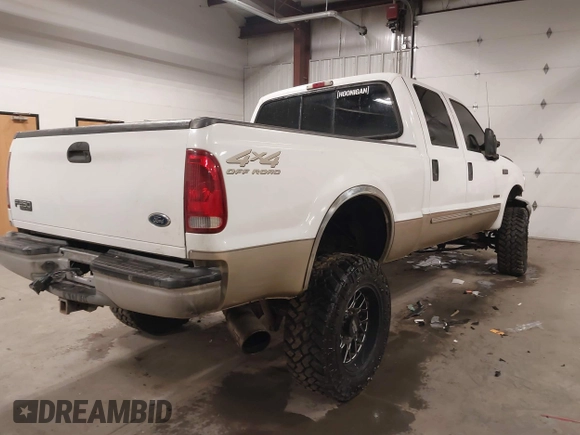 2000 Ford Super Duty F-250 XL with VIN 1FTNW21F4YEA61563, listed as a IAAI auction lot 41334848 with 221,464 mi miles. Bid and sale history available at carsss.com. Image 4.