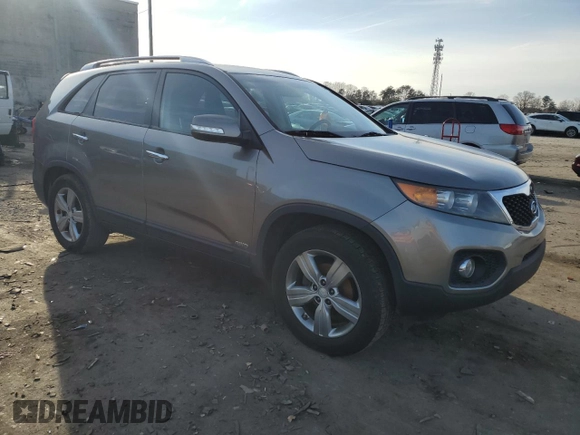 2013 Kia Sorento EX with VIN 5XYKUDA63DG371371, listed as a Copart auction lot 85863984 with 180,749 mi miles and Clean Title. Bid and sale history available at carsss.com. Image 4.