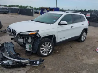2017 Jeep Cherokee Limited z VIN 1C4PJLDB0HW516120, wystawiony jako IAAI lot #42357568 z przebiegiem 95 039 mil mil oraz . Historia ofert i sprzedaży dostępna na DreamBid. Obrazek 2.