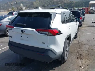 2022 Toyota RAV4 XLE with VIN 2T3W1RFV3NC181386, listed as a IAAI auction lot 41892697 with 133,979 mi miles. Bid and sale history available at carsss.com. Image 4.