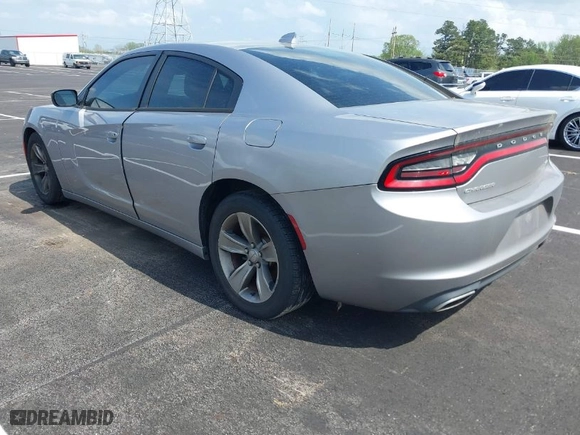2015 Dodge Charger SXT with VIN 2C3CDXHG2FH824327, listed as a IAAI auction lot 41964982 with 195,098 mi miles. Bid and sale history available at carsss.com. Image 3.