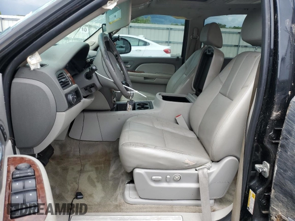 2007 Chevrolet Suburban LT with VIN 3GNFC16057G303416, listed as a Copart auction lot 61447985 with Not provided miles and Salvage title. Bid and sale history available at DreamBid. Image 7.