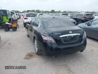 2010 Nissan Maxima S z VIN 1N4AA5AP6AC816937, wystawiony jako IAAI lot #41937480 z przebiegiem 168 619 mil mil oraz . Historia ofert i sprzedaży dostępna na DreamBid. Obrazek 3.