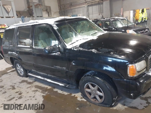 1999 Cadillac Escalade z VIN 1GYEK13R6XR404534, wystawiony jako IAAI lot #41391379 z przebiegiem 127 612 mil mil oraz . Historia ofert i sprzedaży dostępna na DreamBid. Obrazek 6.