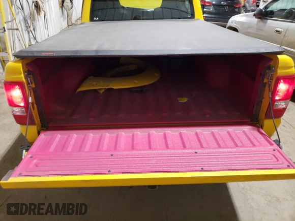 2006 Ford Ranger XL z VIN 1FTYR11U66PA08863, wystawiony jako Copart lot #55971395 z przebiegiem 72 135 mil mil oraz Szkoda całkowita • Salvage title. Historia ofert i sprzedaży dostępna na DreamBid. Obrazek 10.