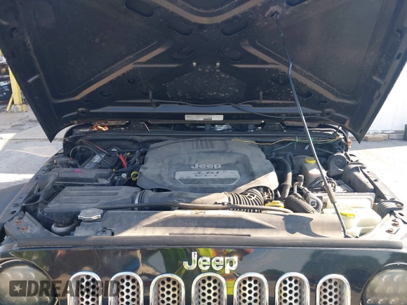 2013 Jeep Wrangler Unlimited Sport z VIN 1C4HJWDG9DL510121, wystawiony jako IAAI lot #42389944 z przebiegiem 84 390 mil mil oraz . Historia ofert i sprzedaży dostępna na DreamBid. Obrazek 10.