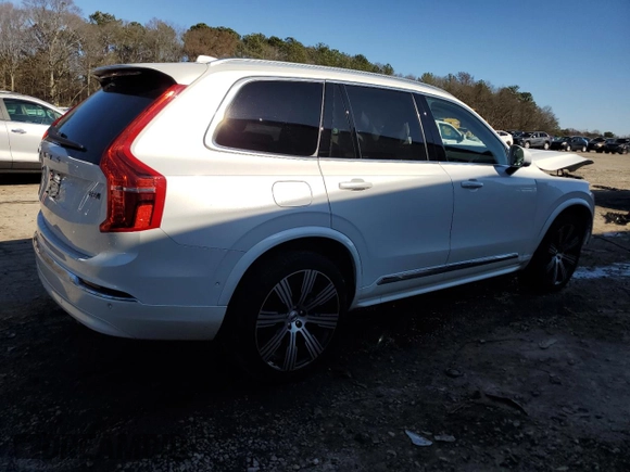 2025 Volvo XC90 Ultimate Bright Theme with VIN YV4062PF0S1296877, listed as a Copart auction lot 48514225 with 8,546 mi miles and Salvage Title. Bid and sale history available at carsss.com. Image 3.