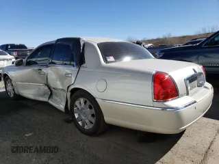 2004 Lincoln Town Car Ultimate z VIN 1LNHM83W64Y627908, wystawiony jako Copart lot #47130995 z przebiegiem 75 662 mil mil oraz Szkoda całkowita • Salvage title. Historia ofert i sprzedaży dostępna na DreamBid. Obrazek 2.