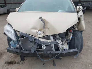 2011 Toyota Sienna LE AAS with VIN 5TDKK3DC4BS168541, listed as a IAAI auction lot 41564580 with Not Provided miles. Bid and sale history available at carsss.com. Image 6.