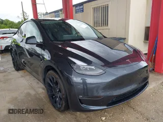 2024 Tesla Model Y Long Range z VIN 7SAYGAEE3RF039918, wystawiony jako IAAI lot #42245381 z przebiegiem 23 888 mil mil oraz . Historia ofert i sprzedaży dostępna na DreamBid. Obrazek 1.