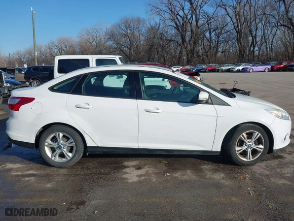 2013 Ford Focus SE with VIN 1FADP3F27DL200696, listed as a IAAI auction lot 41113324 with 200,239 mi miles. Bid and sale history available at carsss.com. Image 13.