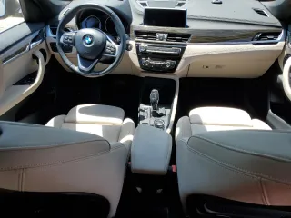 2020 BMW X1 xDrive28i z VIN WBXJG9C09L5R23653, wystawiony jako Copart lot #52771535 z przebiegiem 54 550 mil mil oraz Szkody całkowita. Historia ofert i sprzedaży dostępna na DreamBid. Obrazek 8.