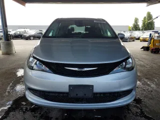 2023 Chrysler Voyager LX z VIN 2C4RC1CG2PR586911, wystawiony jako Copart lot #60257085 z przebiegiem 55 683 mil mil oraz Czysty tytuł • Clean title. Historia ofert i sprzedaży dostępna na DreamBid. Obrazek 5.